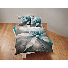 Bettwäsche mit eleganter Blütenkomposition
