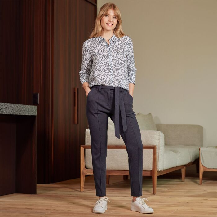 Klassische Damen Stoffhose mit Gürtel, ideal für das Büro