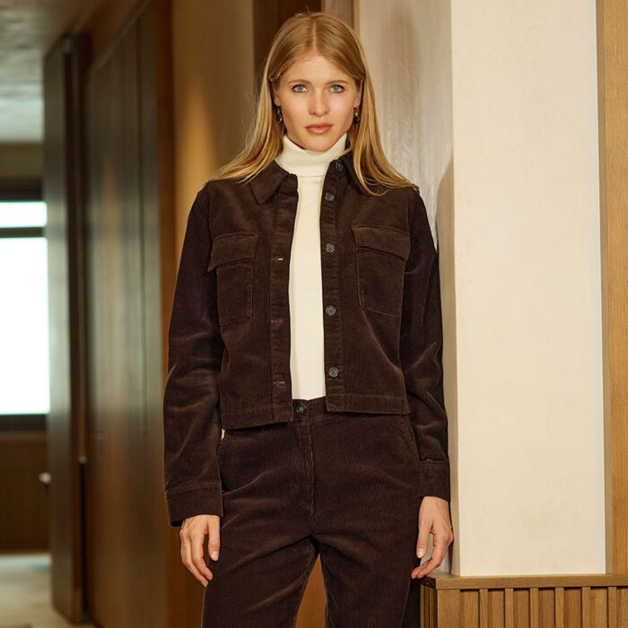Kurz geschnittene Damen Cordjacke