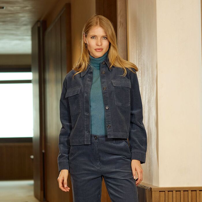 Kurz geschnittene Damen Cordjacke