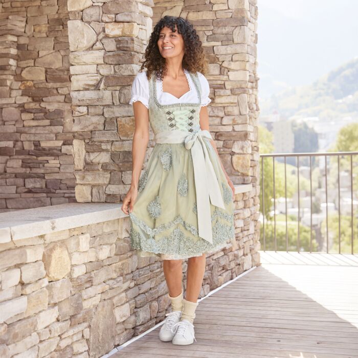 Dirndl in traditionellem Design