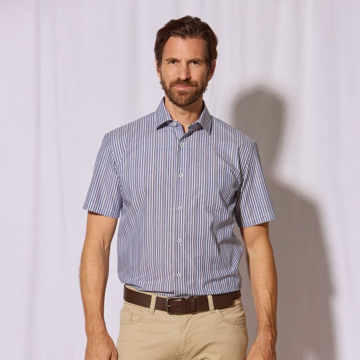 Chemise à manches courtes sans repassage, avec rayures