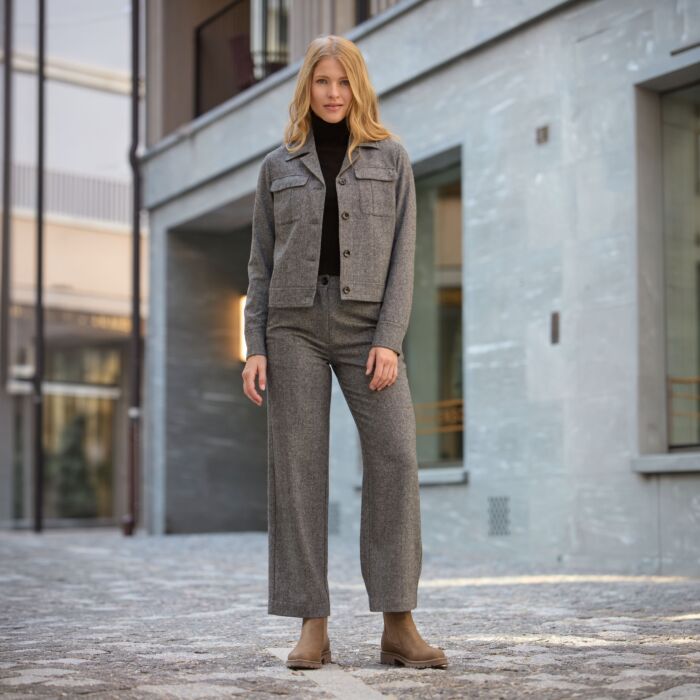Kurzjacke mit aufgesetzten Brusttaschen