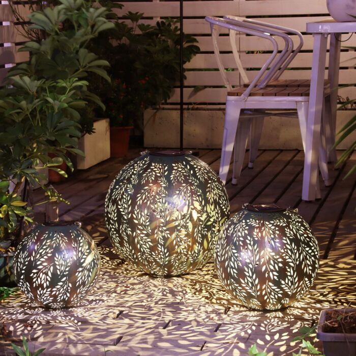 Solar-Laterne «Orniella» mit Blättermuster, aus Metall