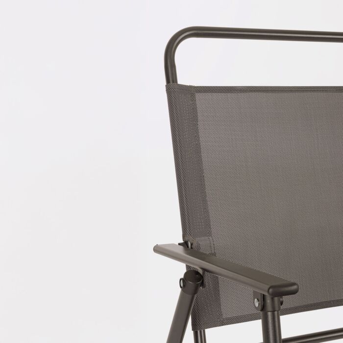Tisch mit 4 Klappstühlen und Sonnenschirm
