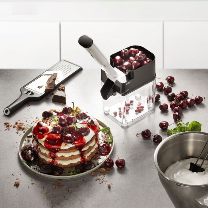 Dénoyauteur de cerises Gefu « Cherry », avec éjection latérale et pieds antidérapants main product photo