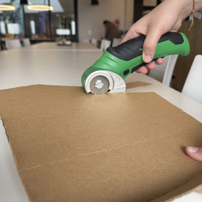 Coupeuse universelle à batterie Hammersmith « SharpSpin », sans fil