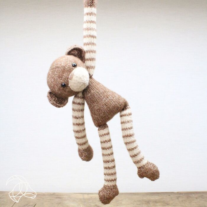 Kit tricot Hardicraft « Malinda le singe », fils et instructions inclus