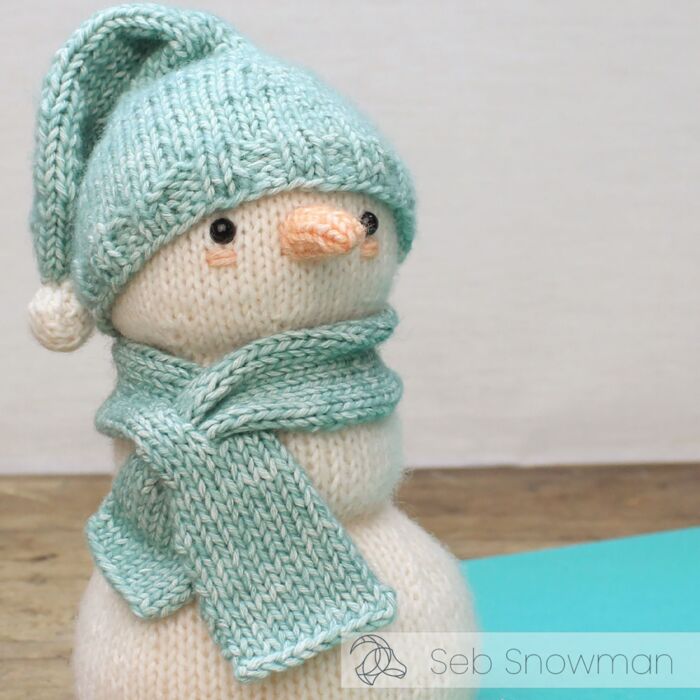 Le kit tricot Hardicraft « Bonhomme de neige Seb », doudou à tricoter soi-même d'environ 21 cm