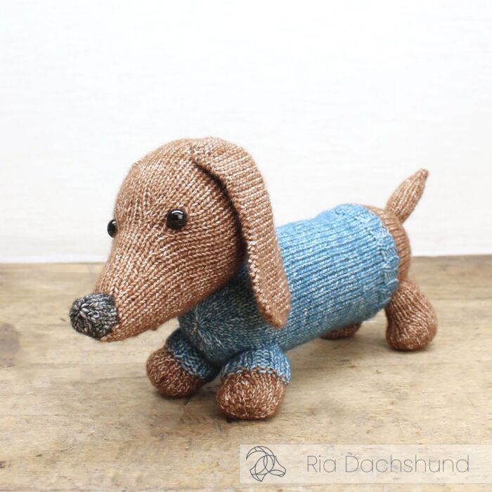 Kit de tricot Hardicraft «Dachshund Ria», peluche à confectionner soi-même, environ 30 cm