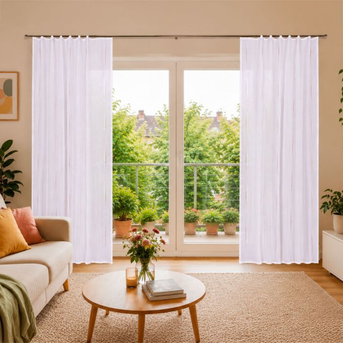 Rideau prêt à poser avec broderie, plis plats et glisseurs à clic cousus, semi-transparent