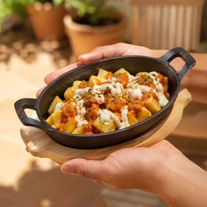 Petite poêle de cuisson ovale en fonte avec support en bambou