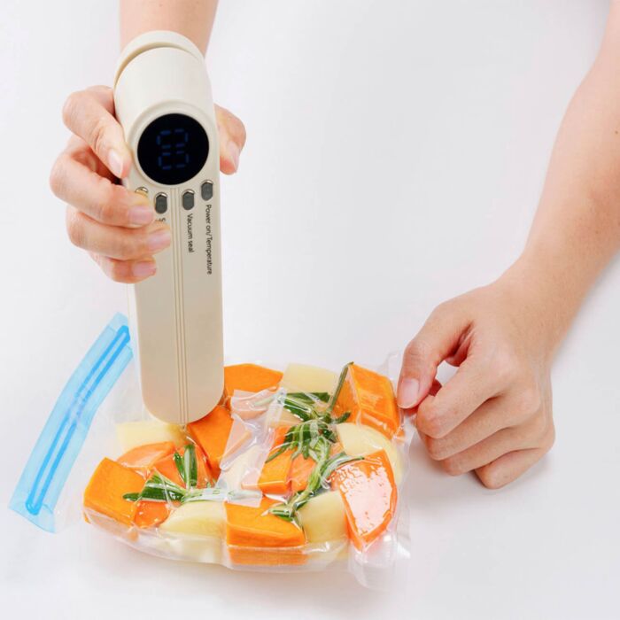 Appareil de mise sous vide Trisa «Go Fresh Mini», USB-C, 3 niveaux de chauffe, avec embouts de pompe