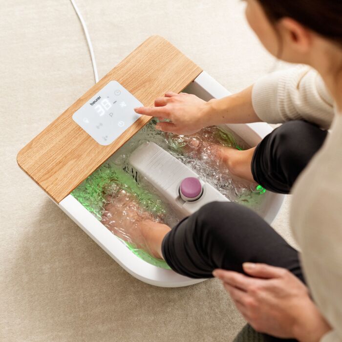 Bain de pieds bouillonnant Beurer «FB 65», massage par vibrations, effets lumineux, jusqu'à la pointure 51
