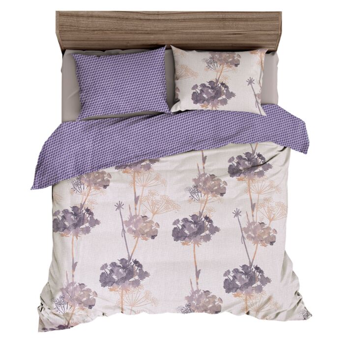 Garnitur mit zarten Blüten , violett